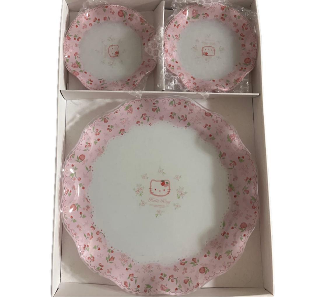【日本限定/激レア】ハローキティ いちご柄プレート 5枚セット 未使用 ガラス製