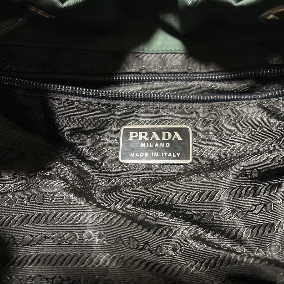 美品☆PRADA プラダ　ナイロン製　ダークグリーン 色　バックパック・リュク