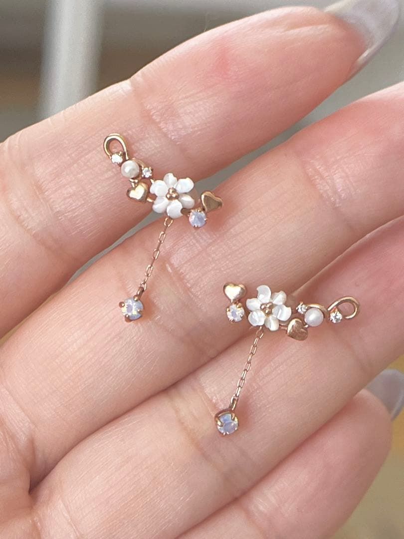 最終K10サマンサティアラ　フラワーモチーフ ピアス(両耳用)