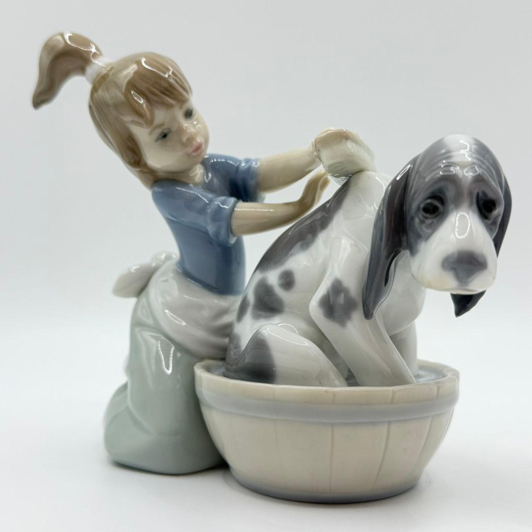 リヤドロ 陶器 フィギュリン きれいにしましょうね 少女と犬 置物