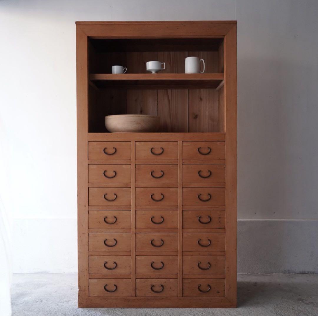 21杯の引き出し収納棚