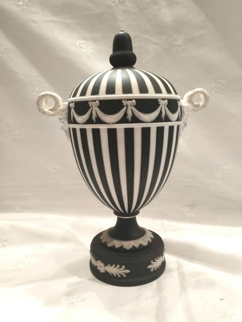 ウエッジウッド ブラック ジャスパー トロフィー ユニセックス オブジェ