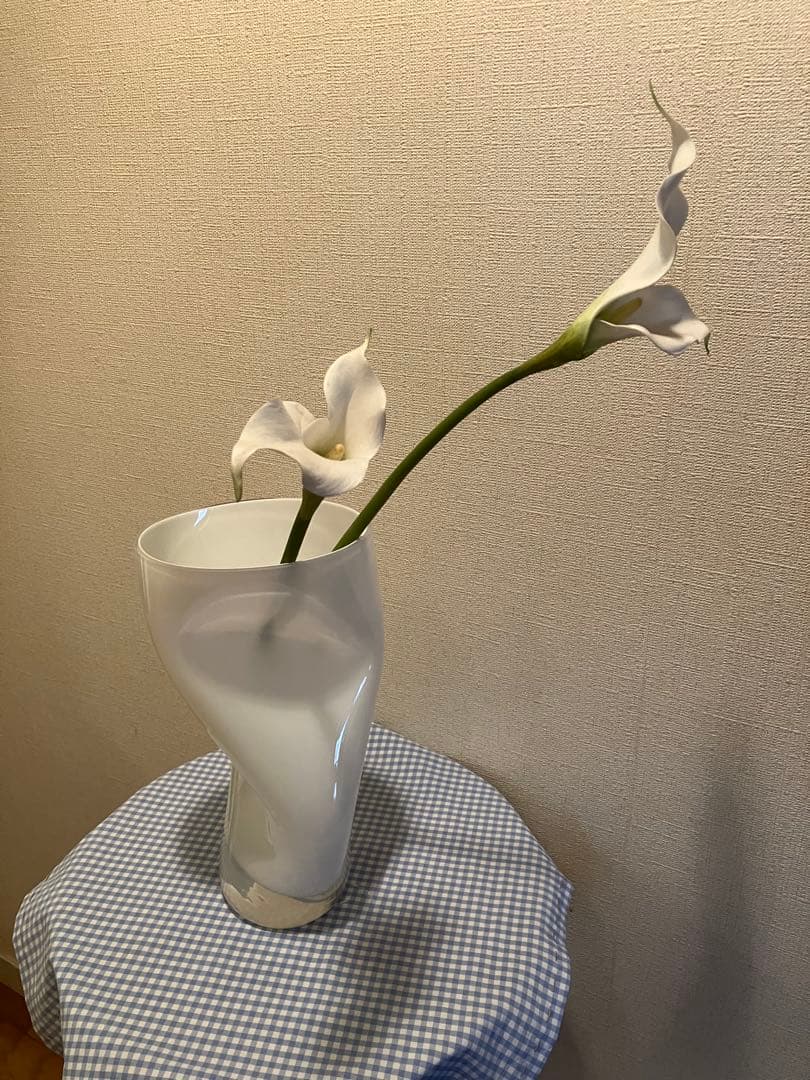オレフォスのエレガントなフラワーベース