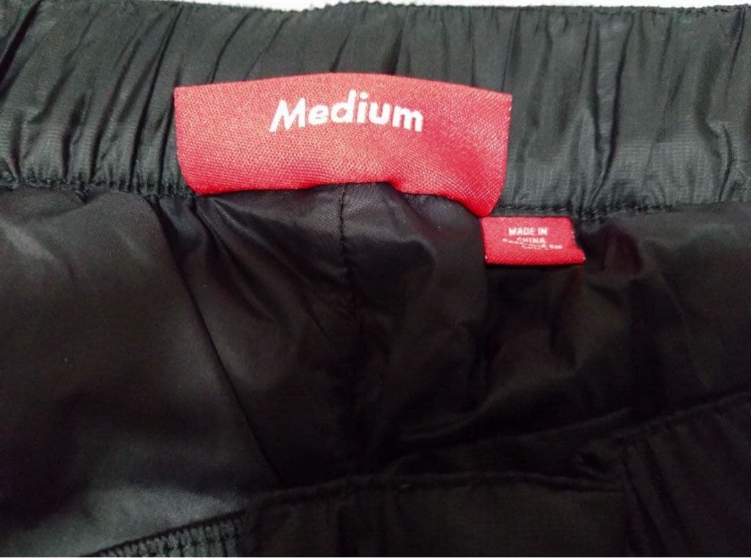 週末限定値下げ！Supreme 黒 ダウン　パンツ　M