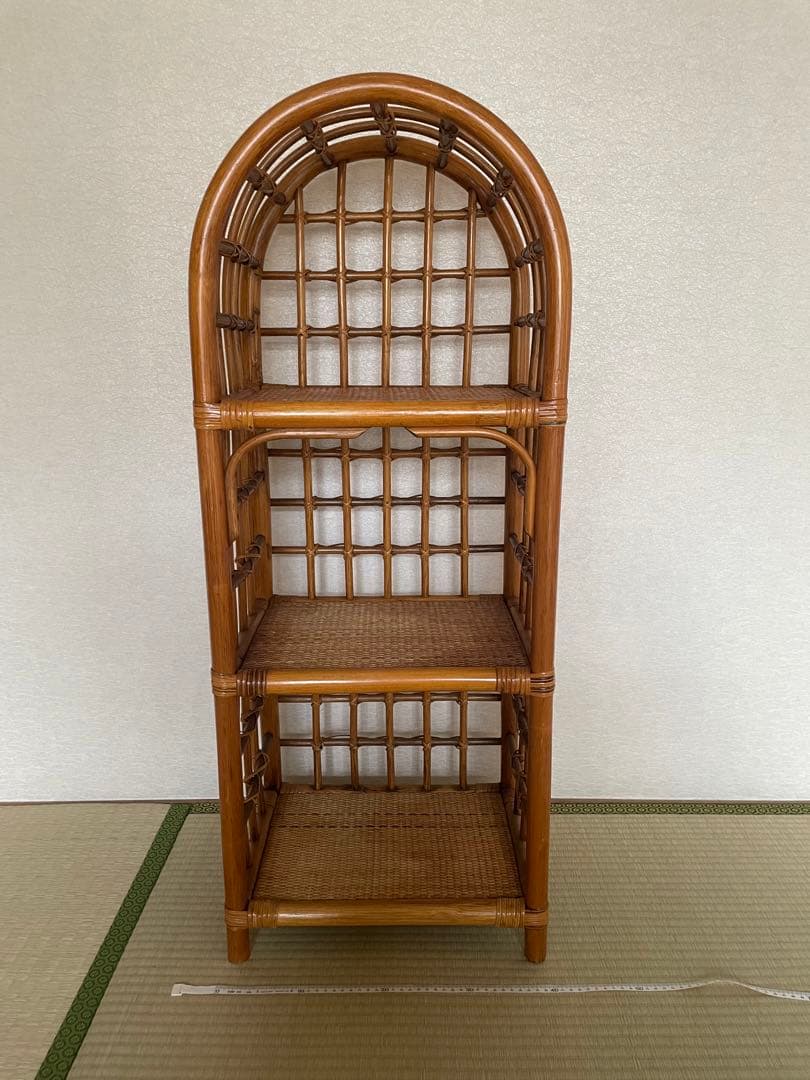 美品　ラタン製アーチ型3段ウッドラック　本棚　飾り棚　3段　ディスプレイラック