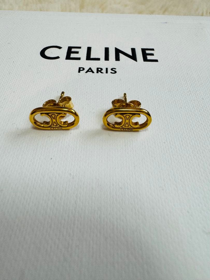 CELINE マイヨントリオンフスタッズピアス