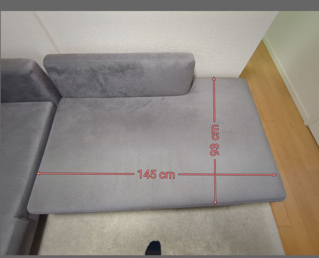 [引き取り限定]グレーのL字型カウチ/ソファとクッション4個