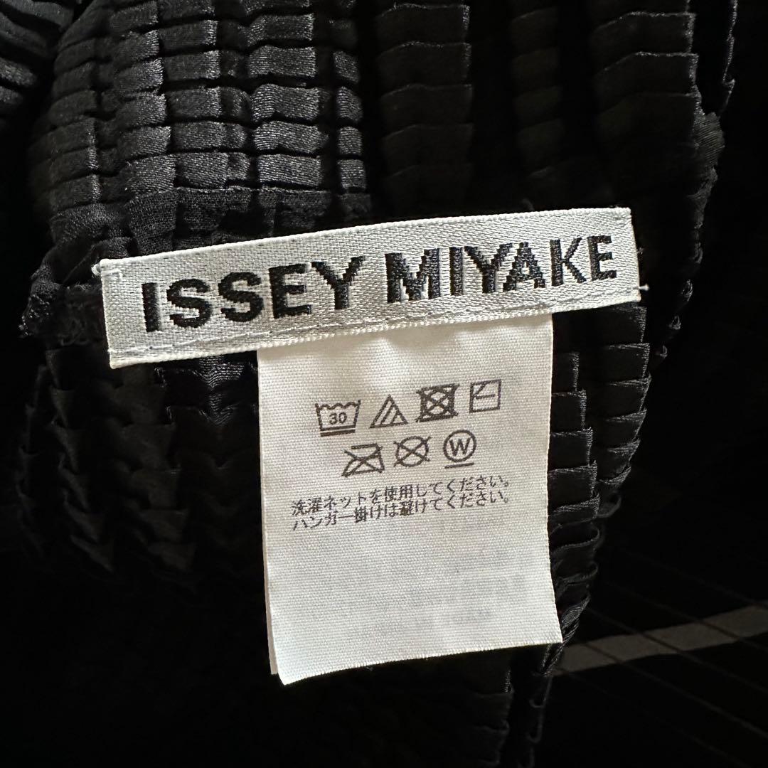 【美品】 ISSEY MIYAKE トップス ブラウス 半袖 黒