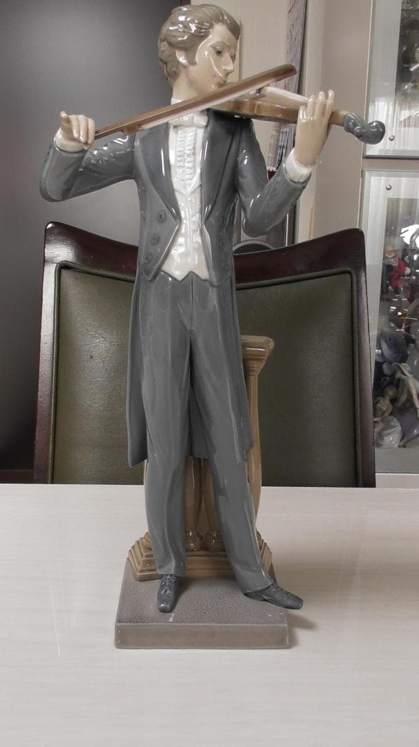 LLADRO　リヤドロ【ヤングバイオリニスト】Ｈ＝33cm　リアドロ　Ｌ549