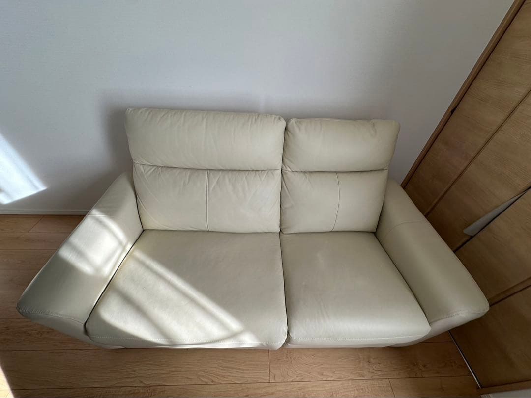 クリーム色 レザー 2人掛けソファ リクライニング