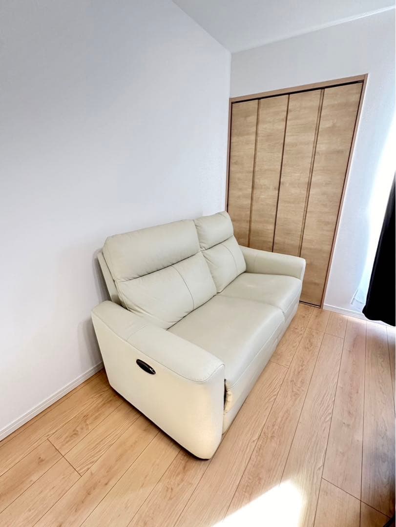 クリーム色 レザー 2人掛けソファ リクライニング