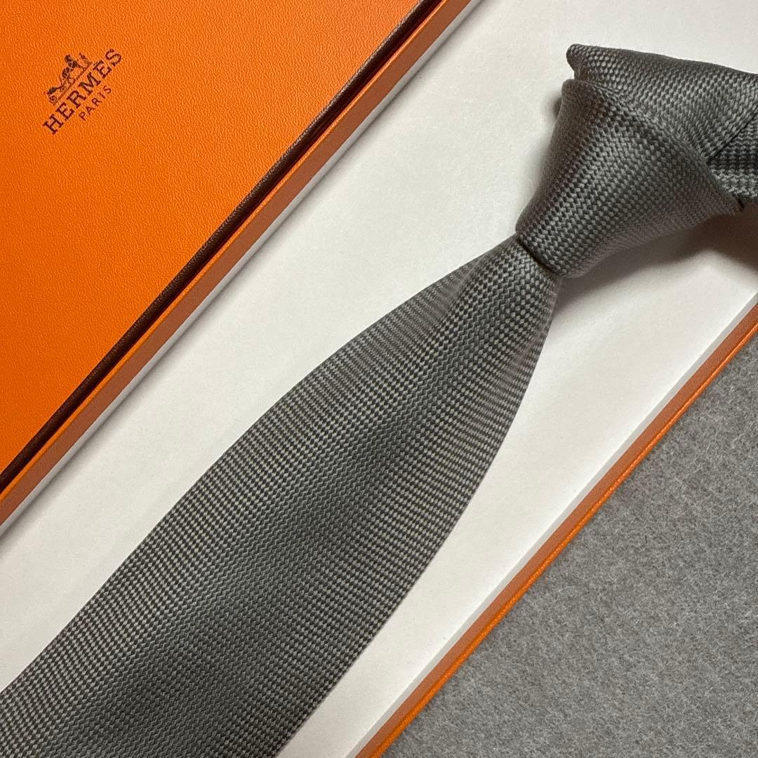 エルメス　ネクタイ　シルバー　無地　シルク