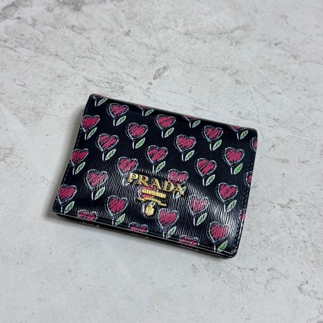 PRADA ハート柄 二つ折り財布