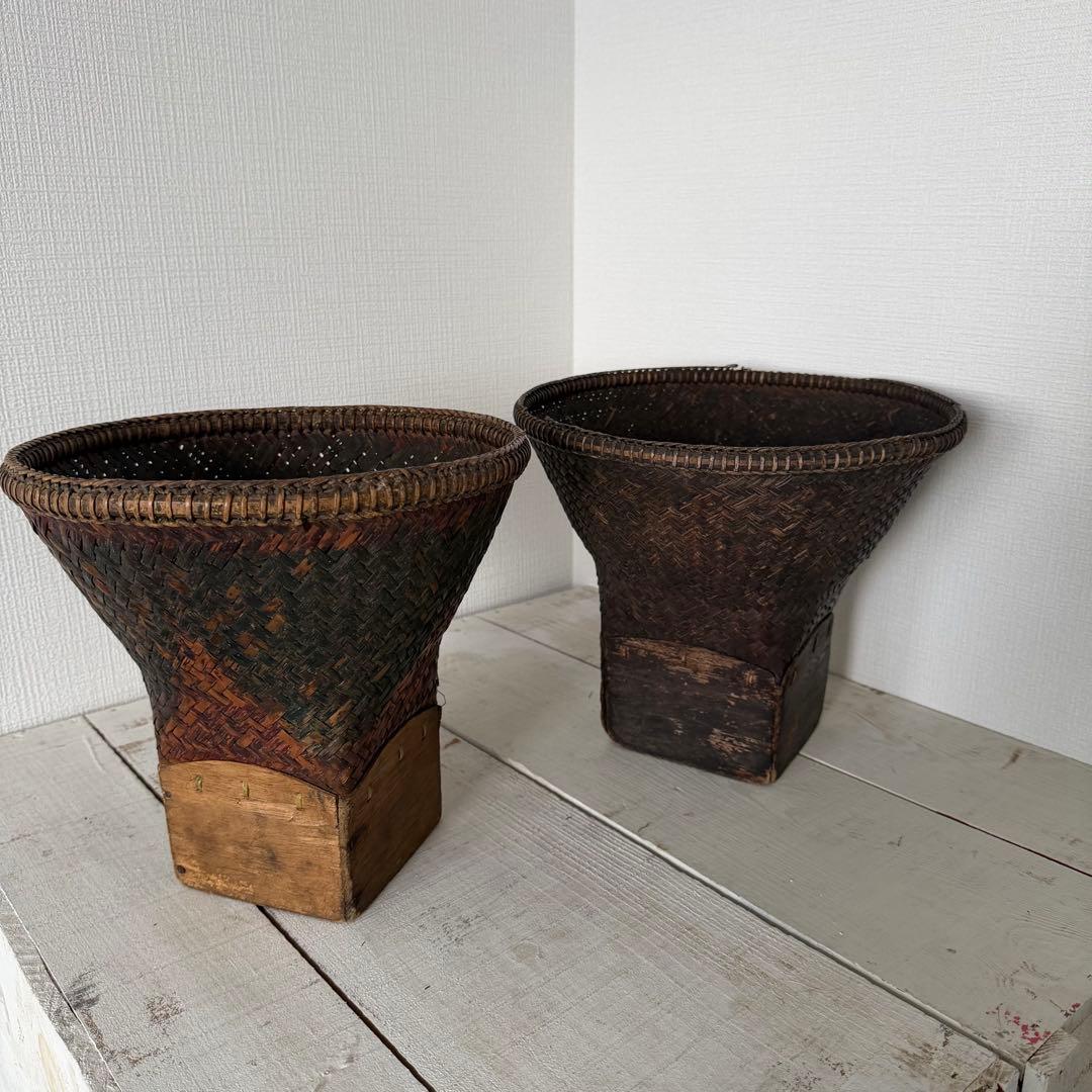 アンティーク　バリ農村　高台付穀物カゴ　２セット