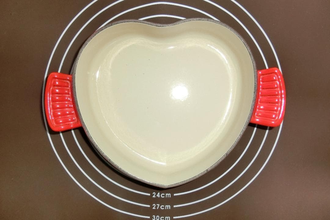 Le Creuset　直径約18ｃｍ　高さ約5ｃｍ