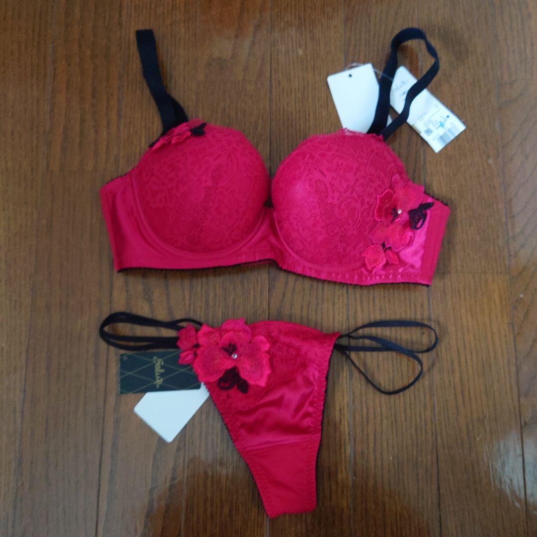 Salute　ブラジャー D70 & ショーツ M セット