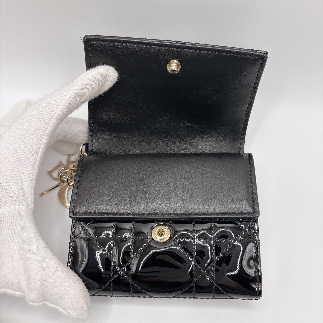 未使用 Lady Dior ロータスウォレット カナージュ パテントカーフスキン