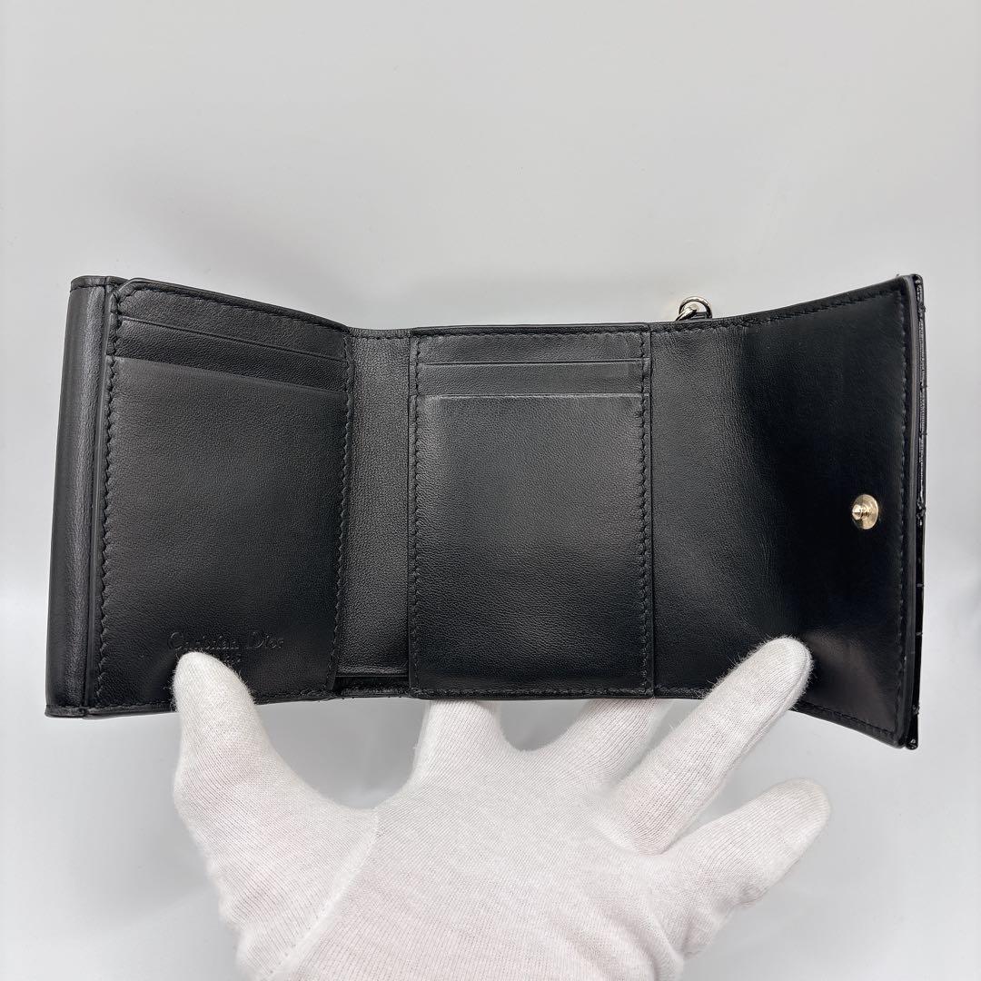 未使用 Lady Dior ロータスウォレット カナージュ パテントカーフスキン