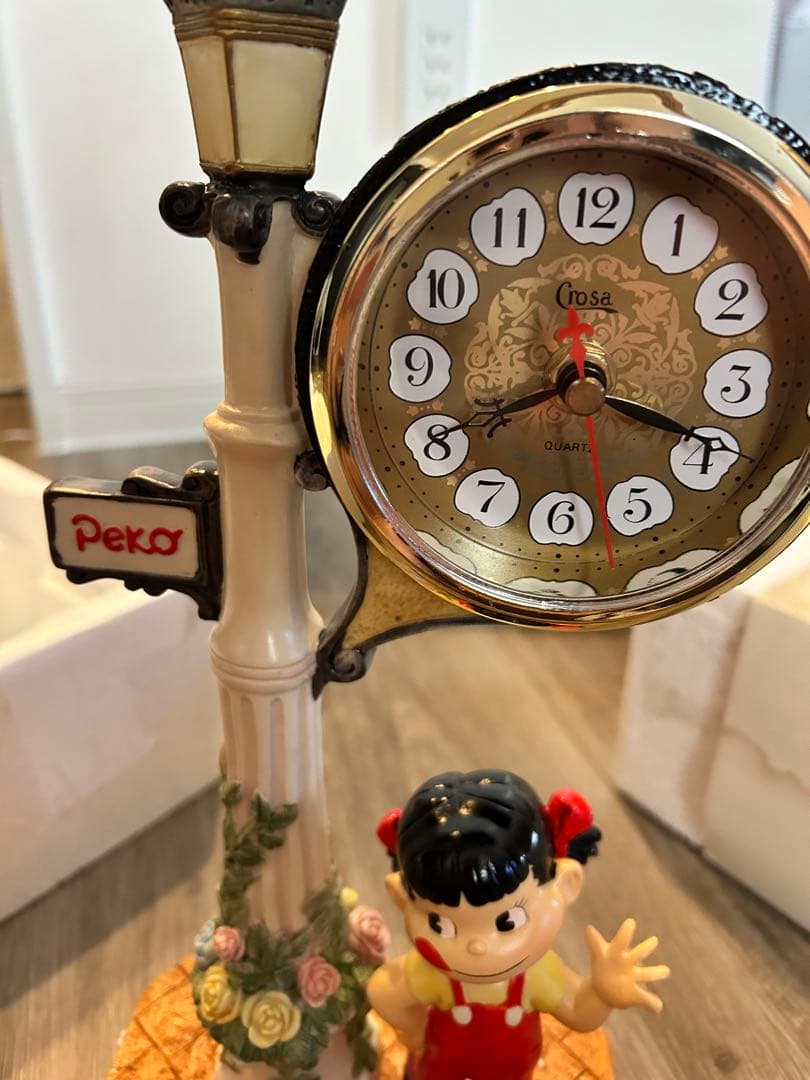 タイムセール中　不二家　新品　ペコちゃんレトロ置き時計