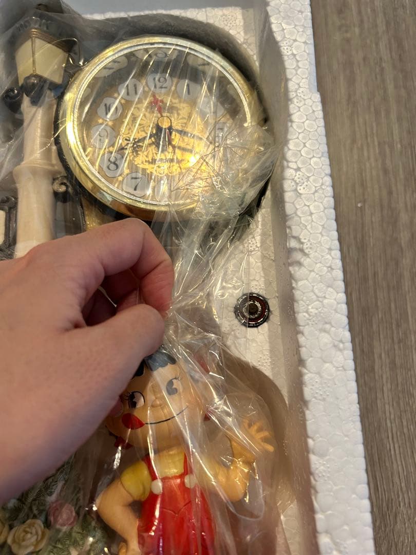 タイムセール中　不二家　新品　ペコちゃんレトロ置き時計