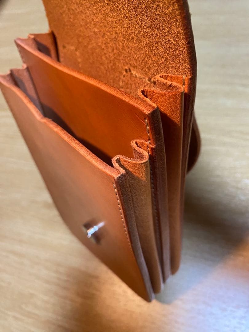 ALZUNI レザー ボディバッグ （サドル）