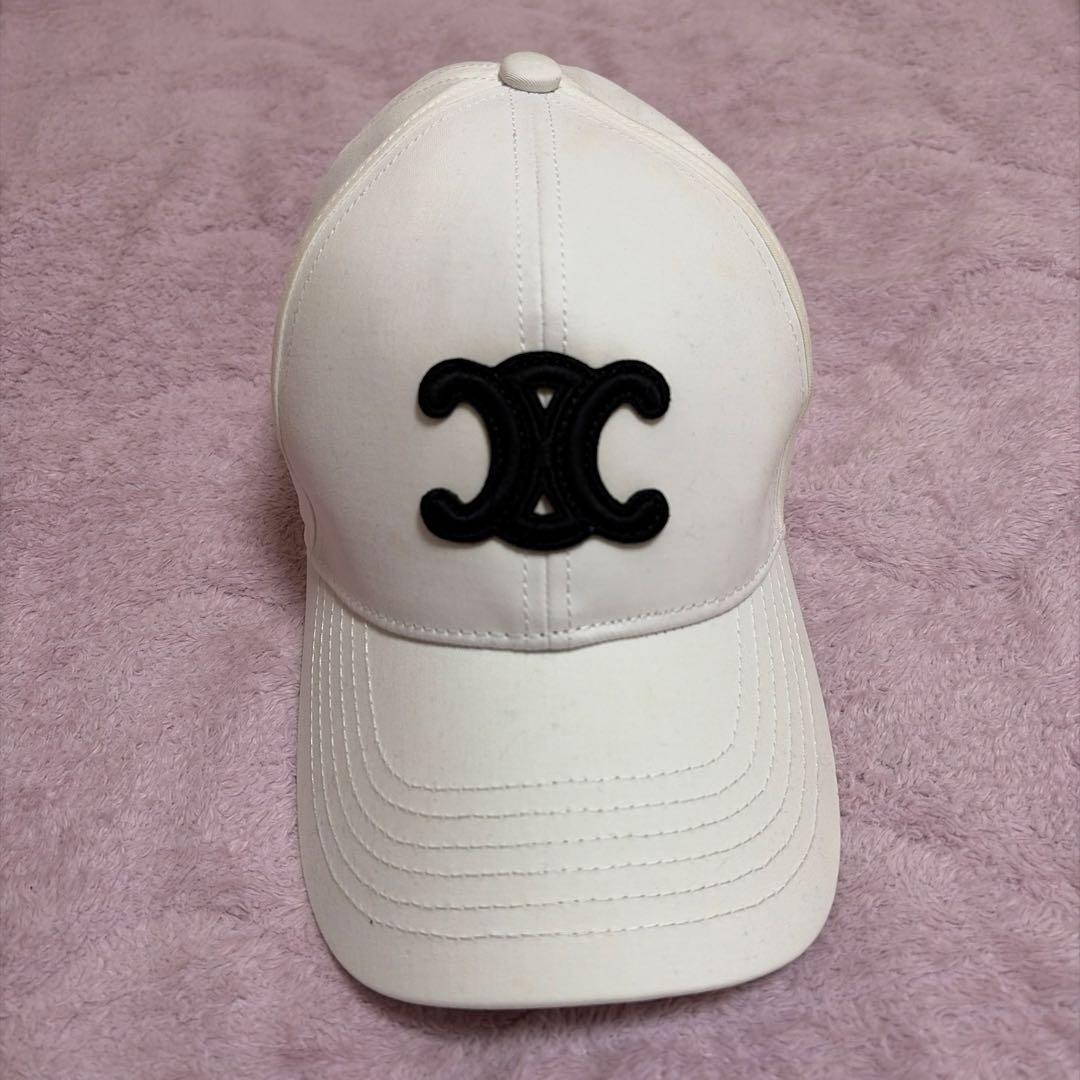セリーヌ　ホワイト ベースボールキャップ ブラックロゴ