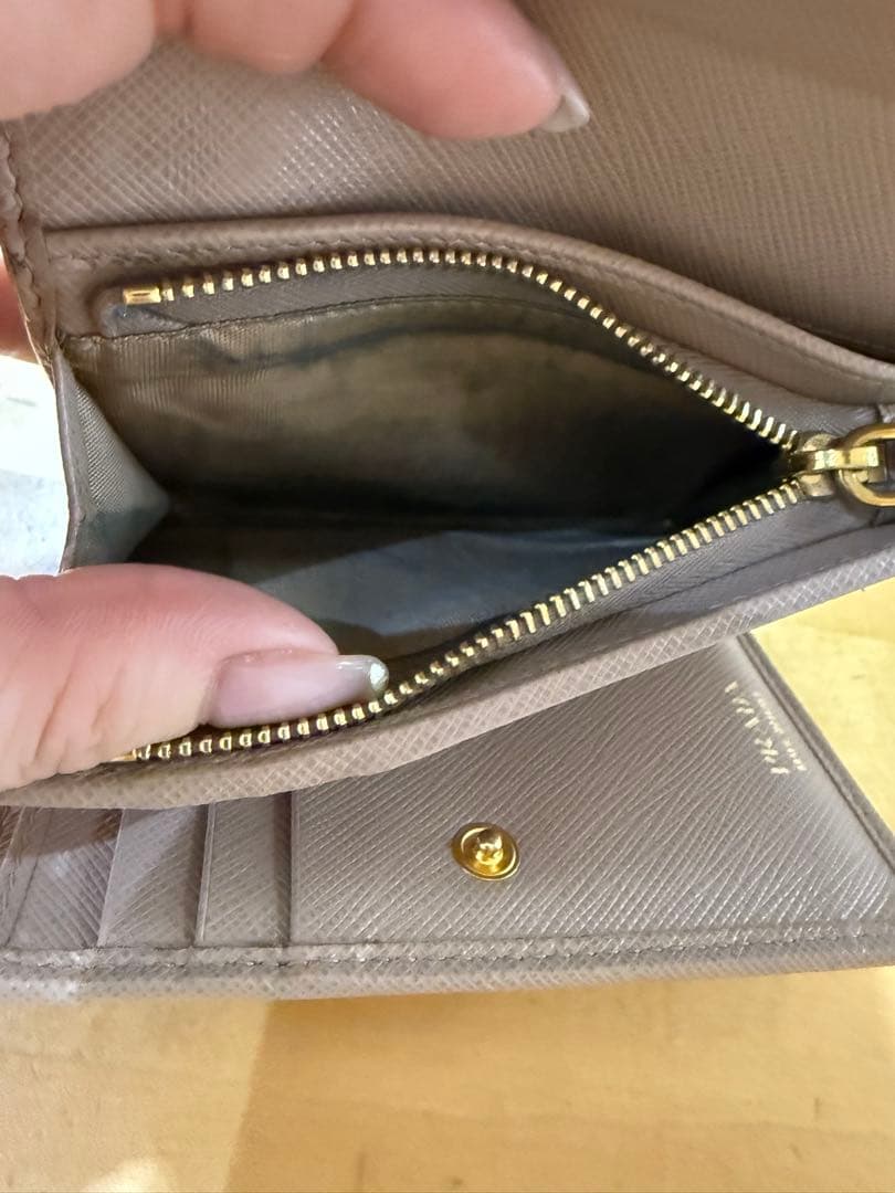 PRADA 薄いピンク 二つ折り財布