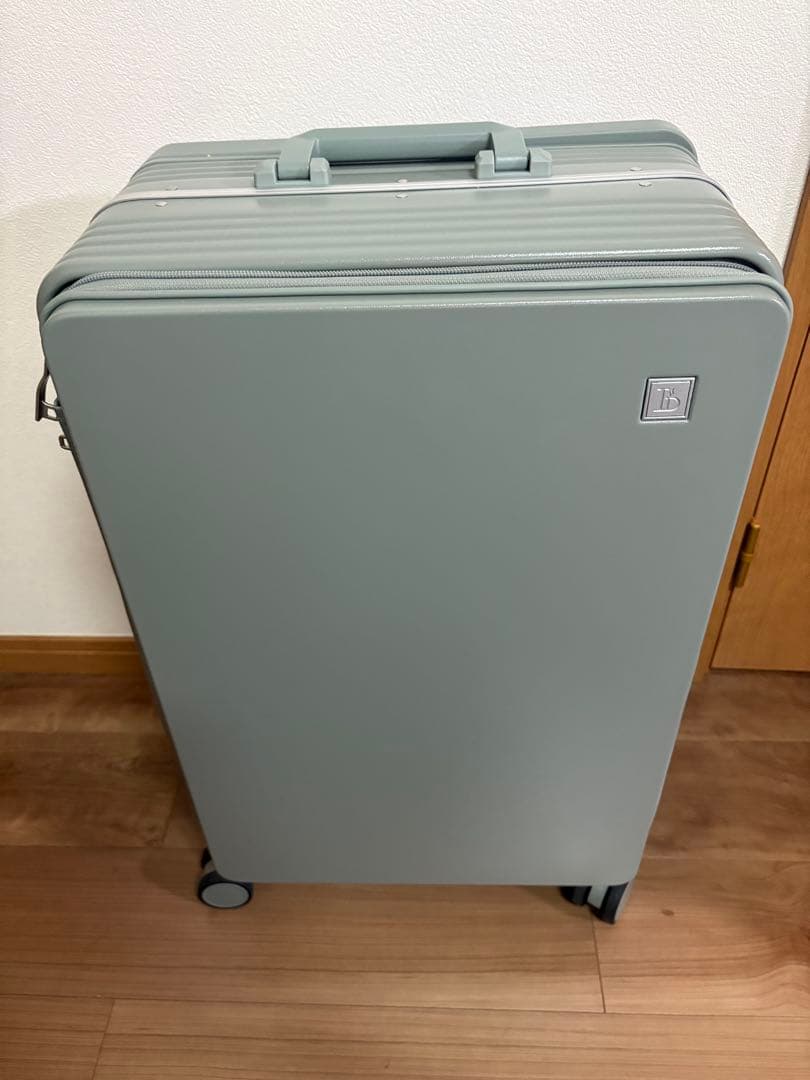 片開きスーツケース