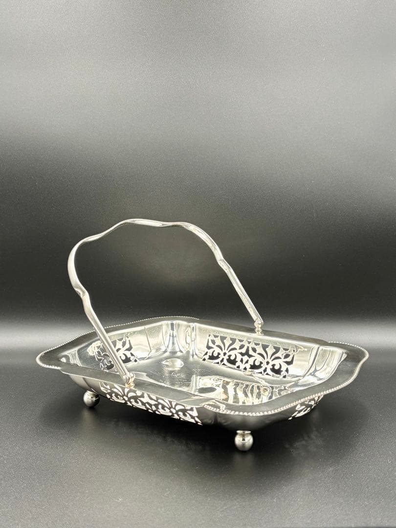 英国 アンティーク　銀メッキ　装飾バスケット　 ハンドル付き ヴィンテージ