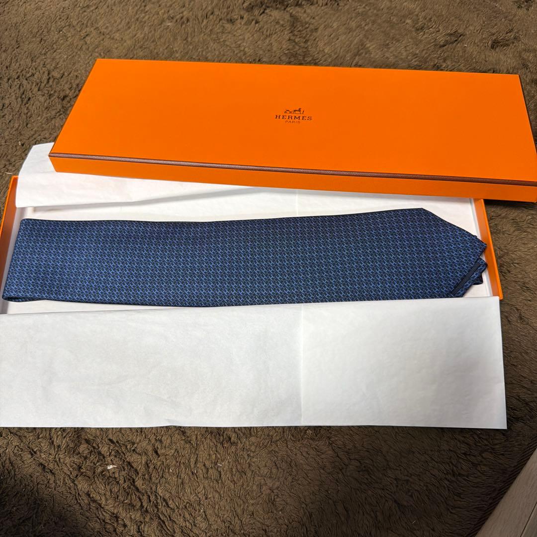✨未使用✨ HERMES エルメス　ネクタイ　高級感　H柄 光沢