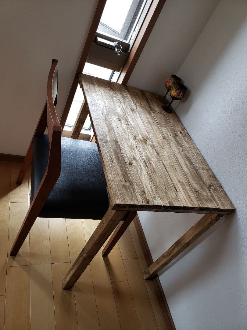 みーこさん　固定足アンティークテーブル　ウォールナット