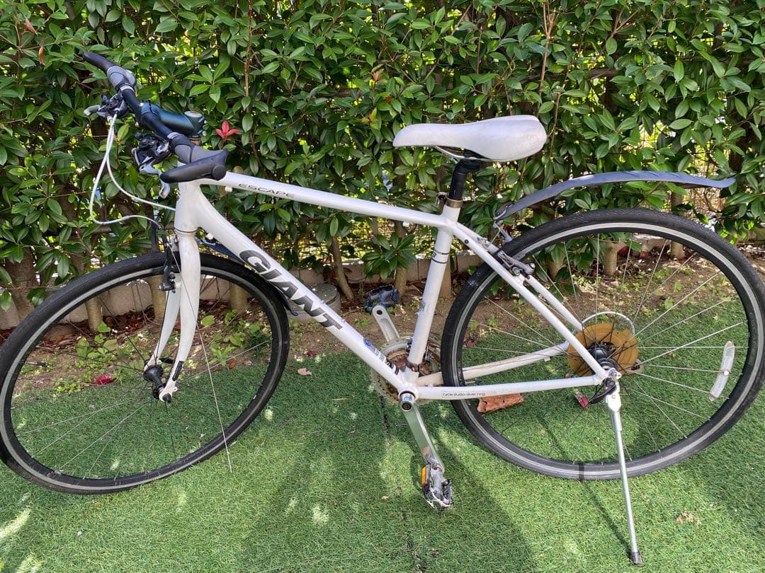 GIANTジャイアント クロスバイク ESCAPE R3 白