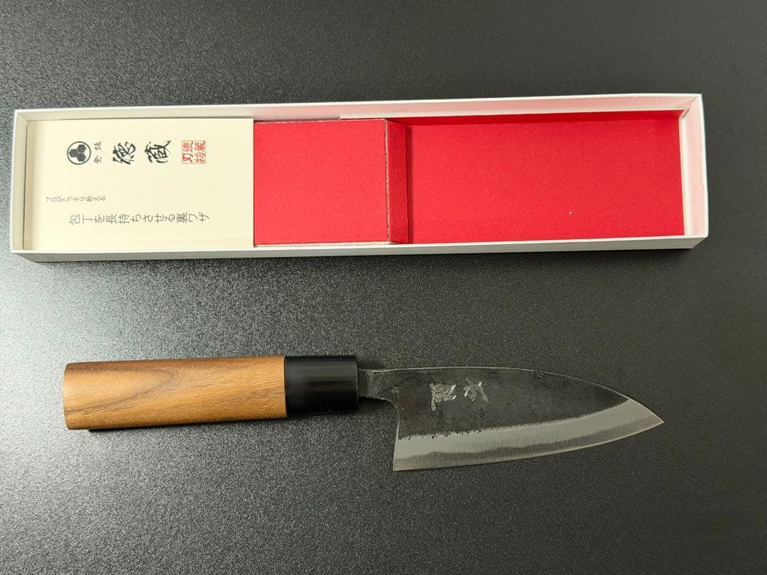 徳蔵刃物 / 黒打ち小出刃包丁 105mm 両刃 青紙2号 胡桃 土佐包丁