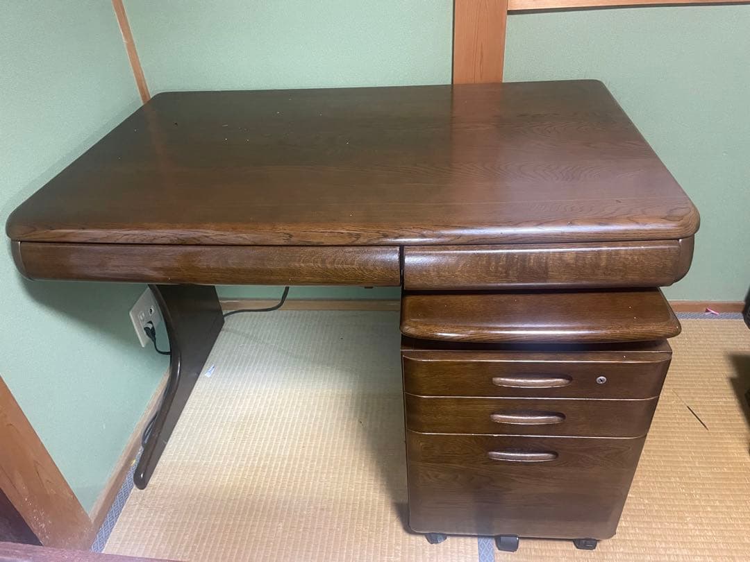 【送料込み】カリモクの勉強机Ａ30000円！【値下げ】