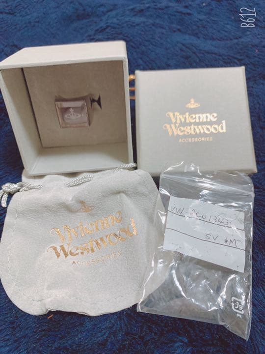 【レア　廃盤品】ヴィヴィアン　グラススクエア　リング　Mサイズ