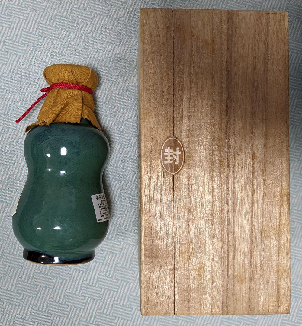 1999年瓶詰め25年経過の陶器製瓶＆木箱入泡盛“御酒 瑞泉”、43度720ml