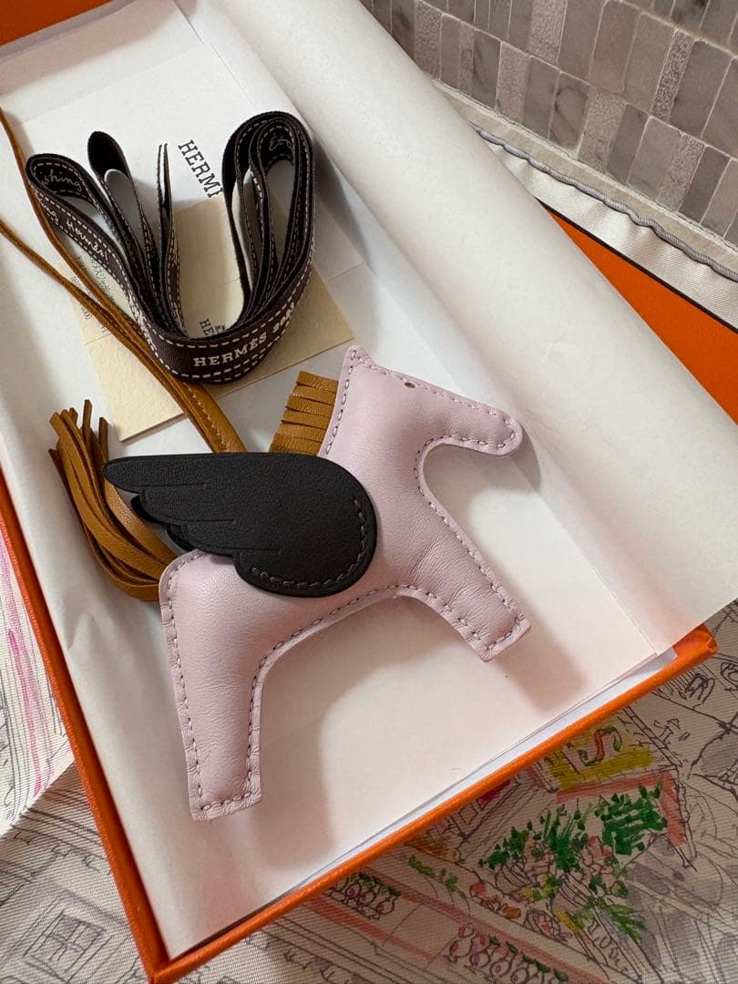 新品　HERMES ロデオ　ペガサス　PM チャーム　モーブペール　ピンク