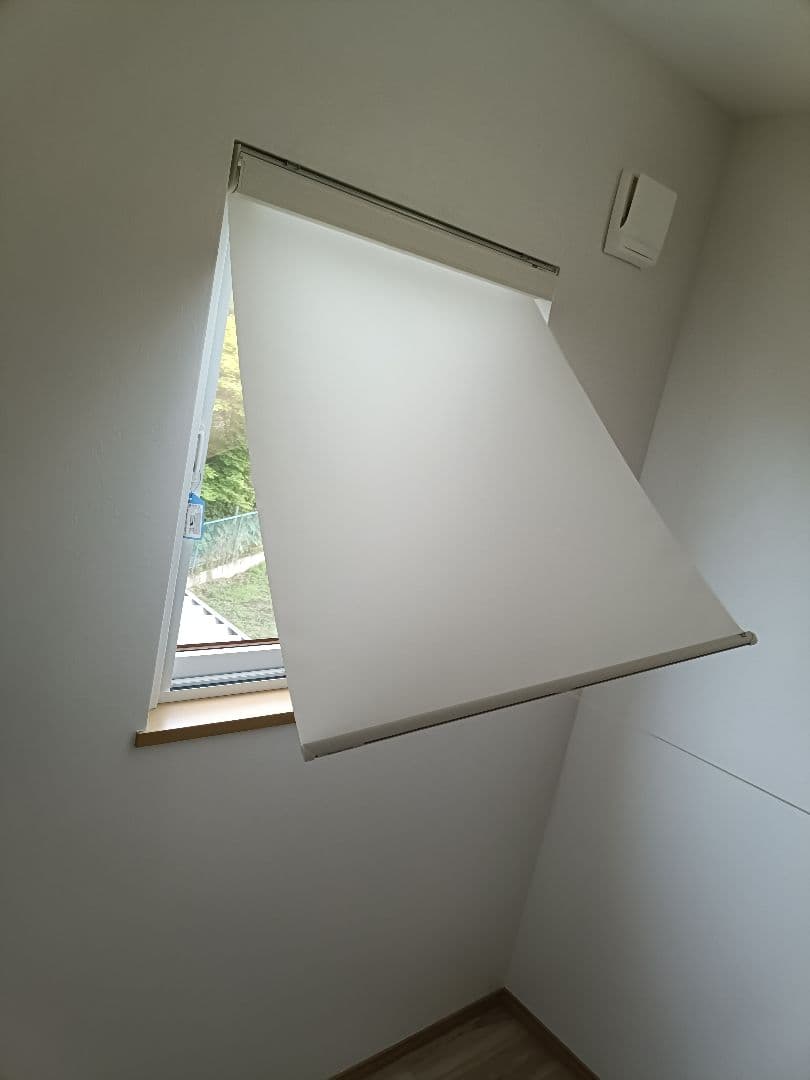 タチカワ　ロールスクリーン　カーテン　ニトリ　ダイソー