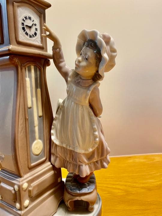 リヤドロ　猫と時計と少女