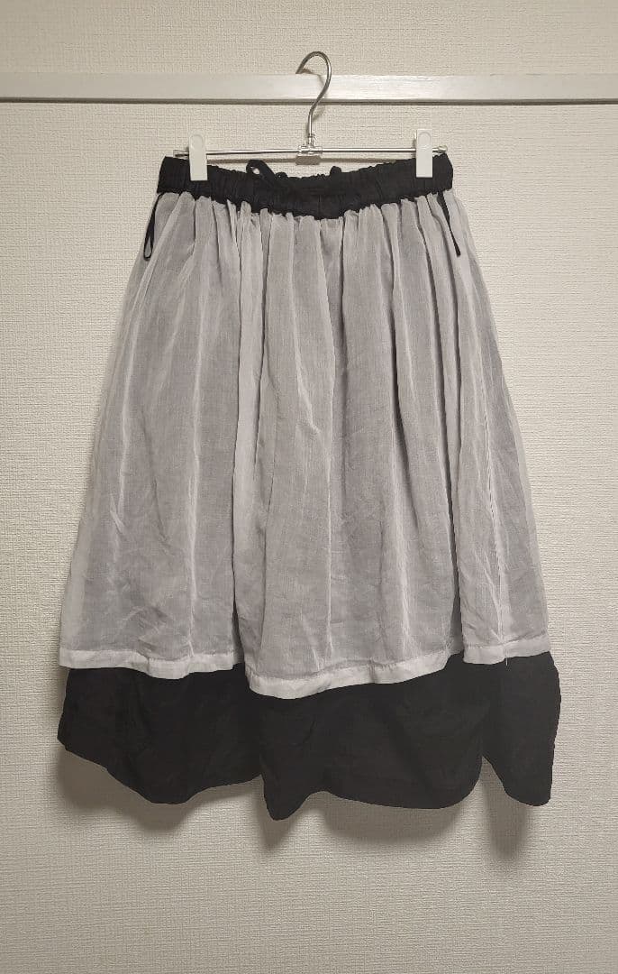 コムコム　フリルジョーゼットスカート