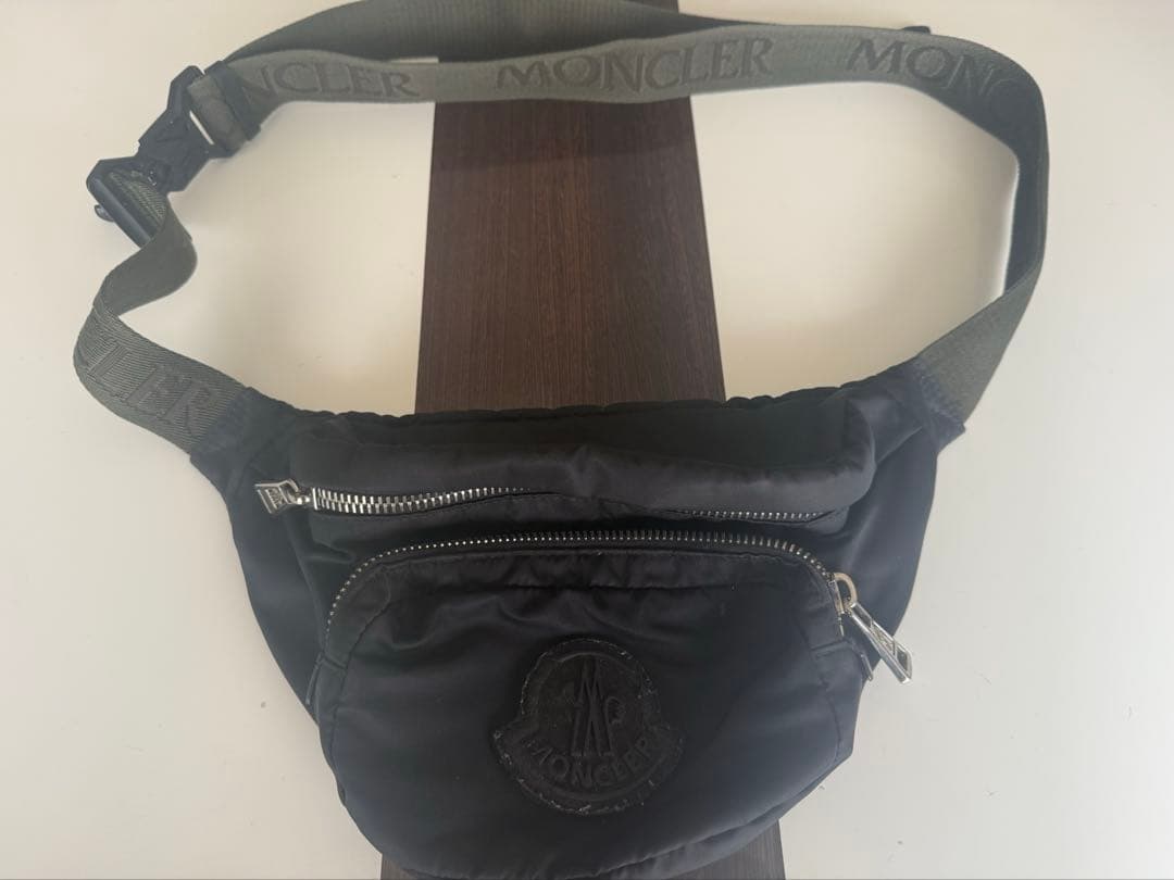 更にお値下げしました！激安！MONCLER ブラック ウエストポーチ