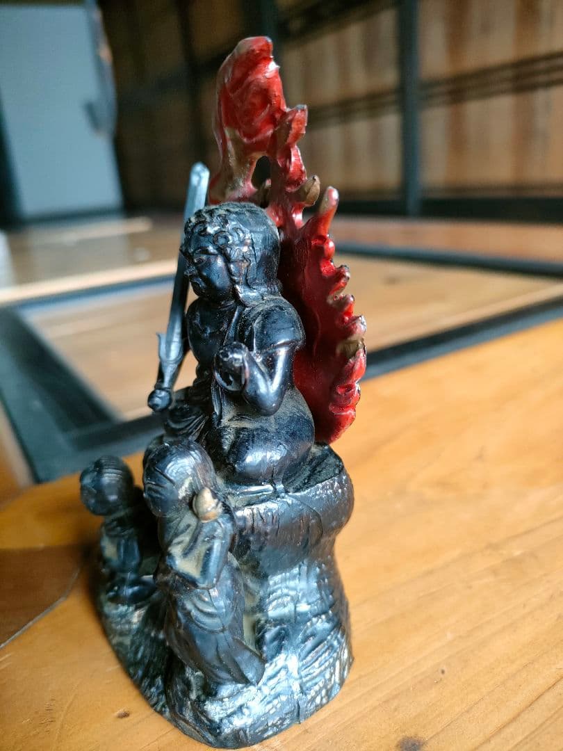 か*ん様 仏教美術 不動明王 三尊像287g　高さ11cm　厨子