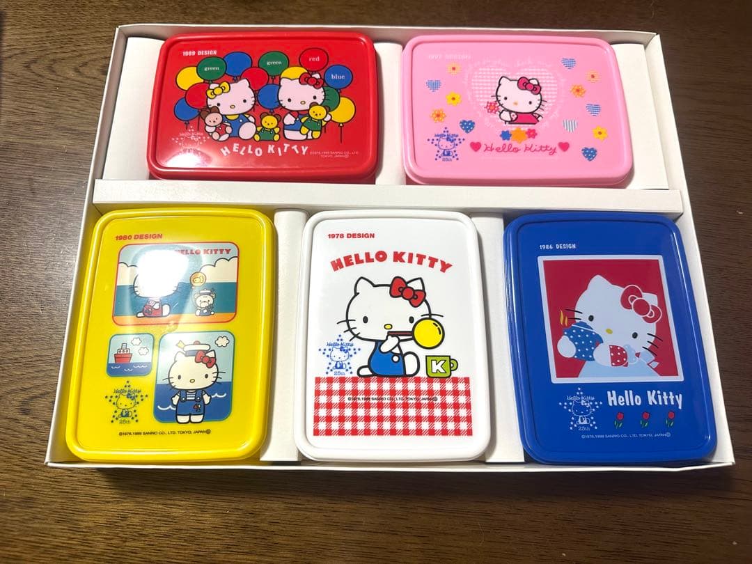 ハローキティ 25周年記念　 タッパー　5個セット