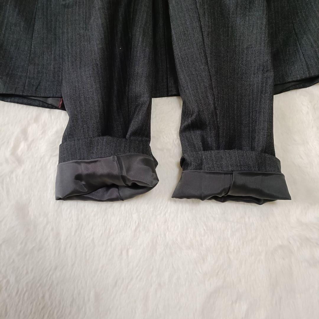 未使用級☆23区 パンツスーツ セットアップダークグレー ストライプ サイズ44