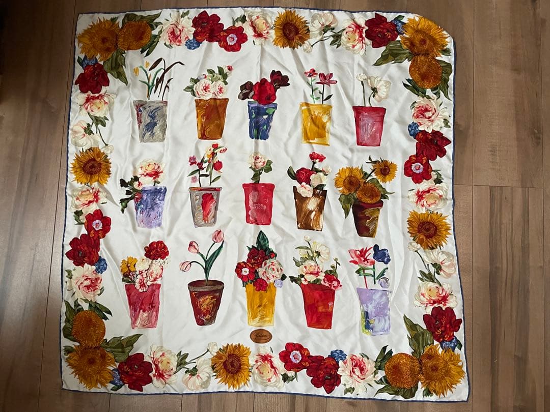ITALY製 GUCCI 花柄スカーフ