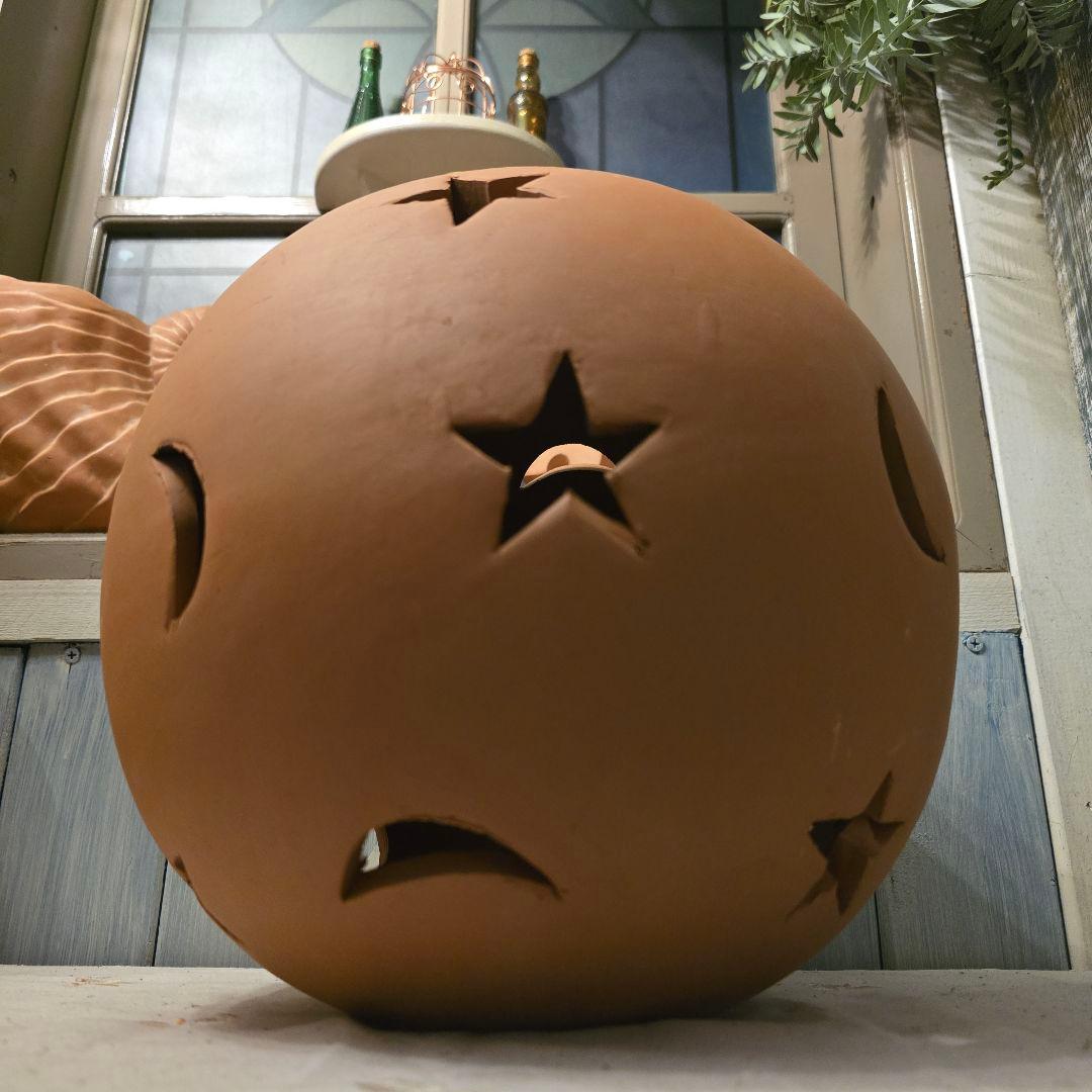 強い存在感巨大テラコッタボール♡星と月型の穴飾りボール♡ ガーデンオーナメント