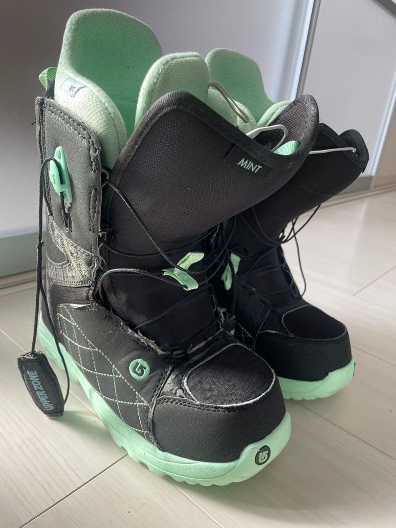 Burton Mint 女性用スノーボードブーツ 24.5cm
