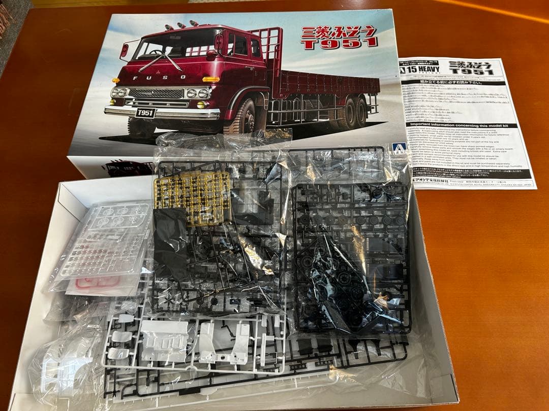 三菱ふそうT951 プラモデル 1/32 デカールが欠品しています