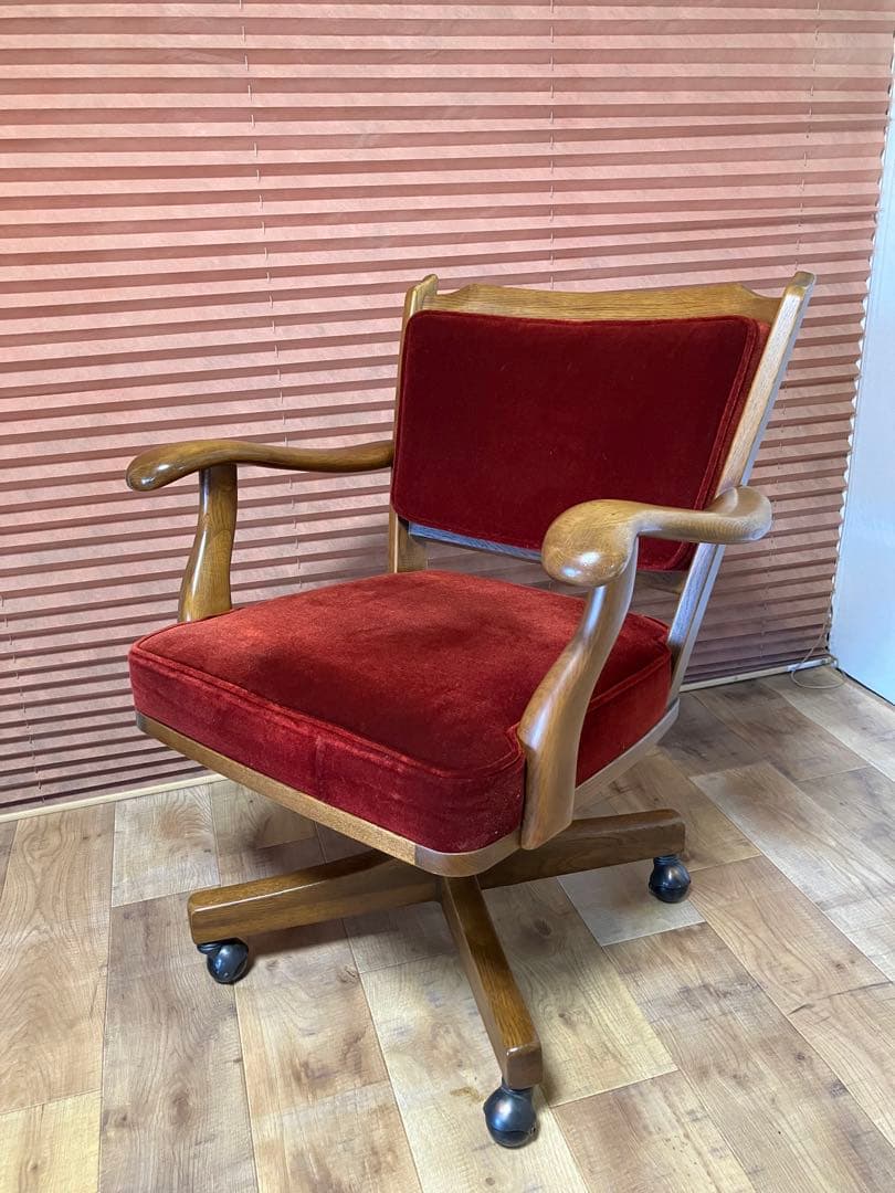 カリモク　コロニアルデスクチェアー　レッドモケット　アーム付き