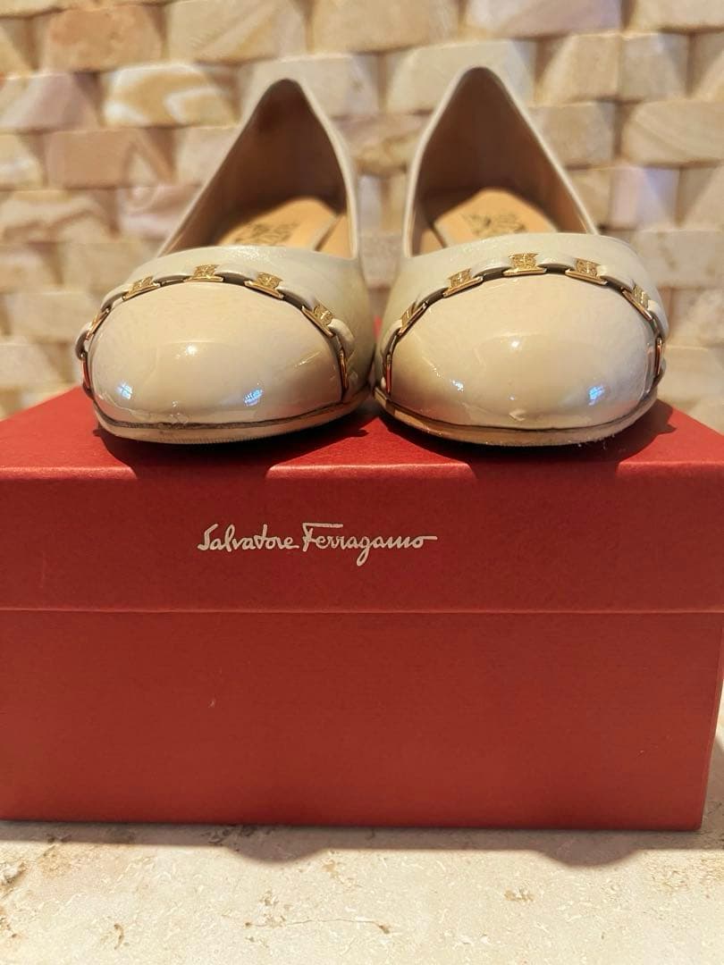 Salvatore Ferragamo カーフ、パテントパンプス